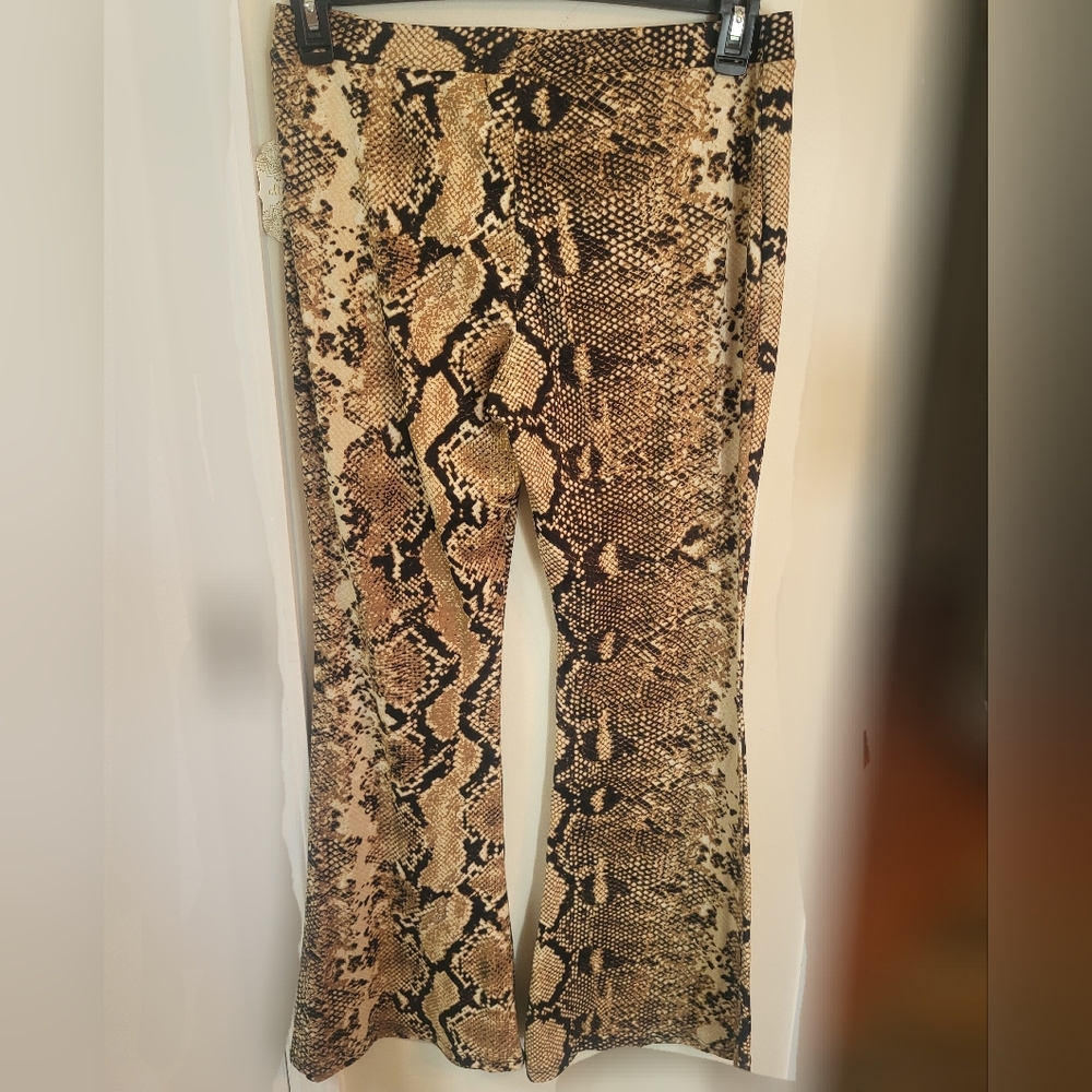 Altar'd State Flare Snake Print Flare Pants Leggings Sz L - Picture 3 of 13